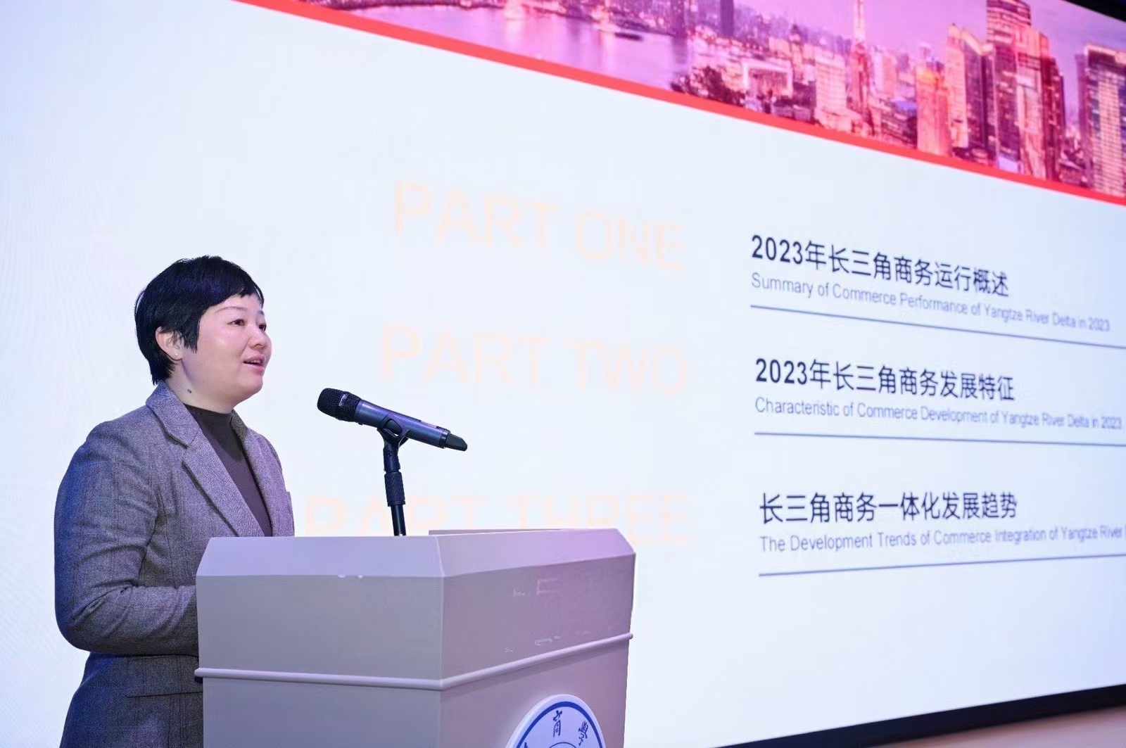 杜娟主任发布报告.jpg